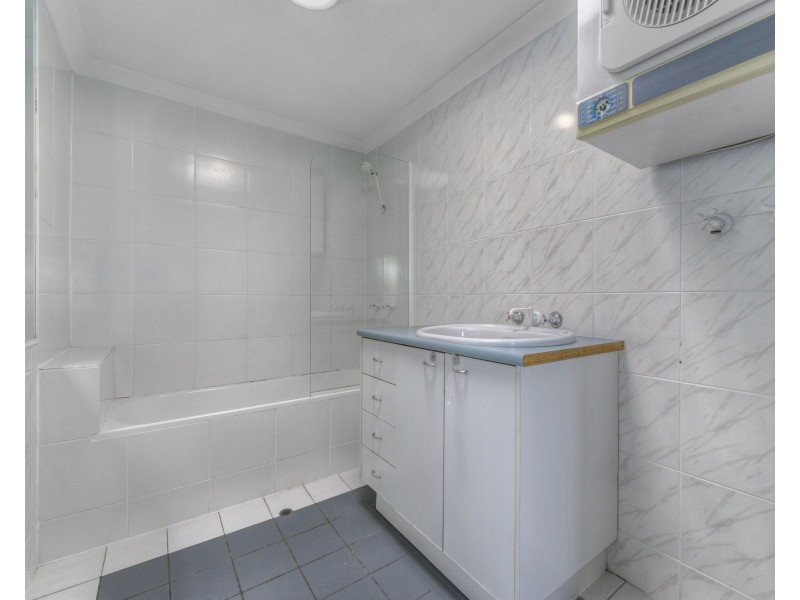 8/24A Crescent Road, Hamilton QLD 4007
