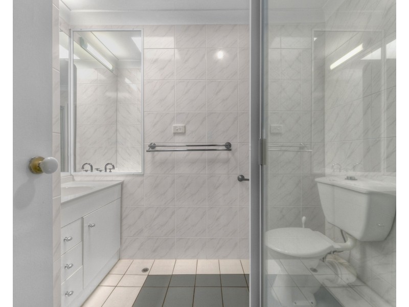 8/24A Crescent Road, Hamilton QLD 4007
