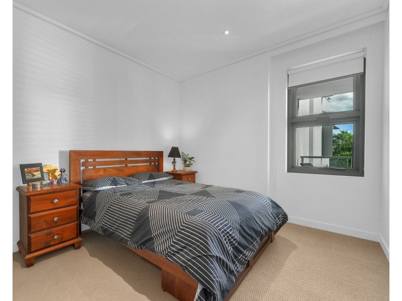 1206/118 Parkside Circuit, Hamilton QLD 4007