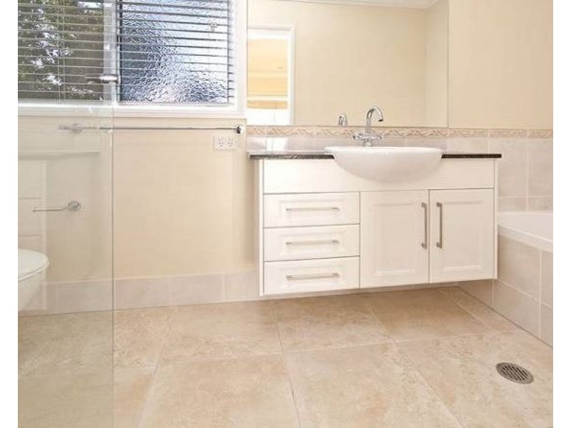 68A Winchester Street, Hamilton QLD 4007