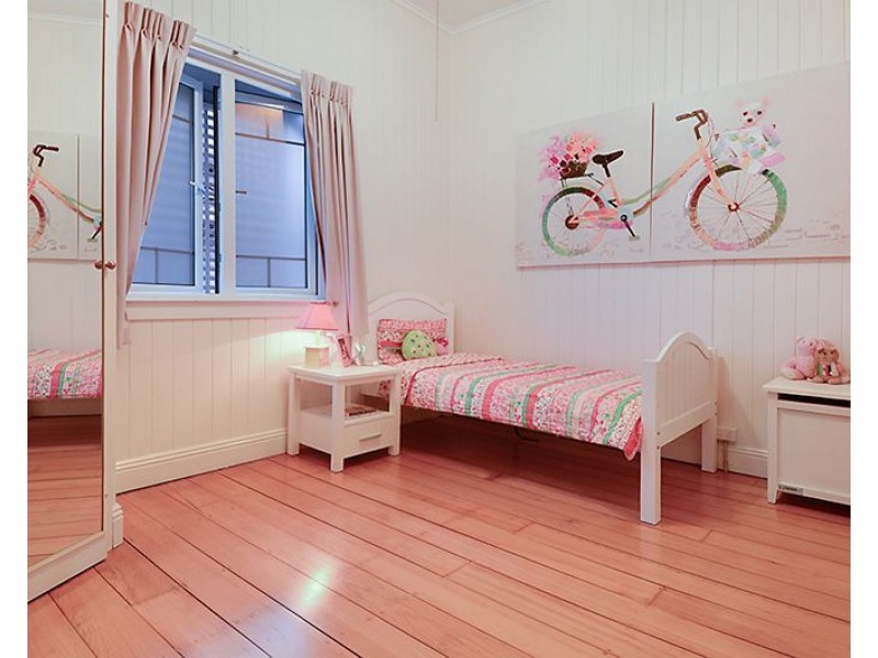 18 Robe Street, Newmarket QLD 4051