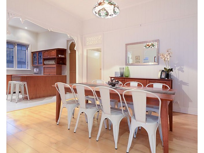 18 Robe Street, Newmarket QLD 4051