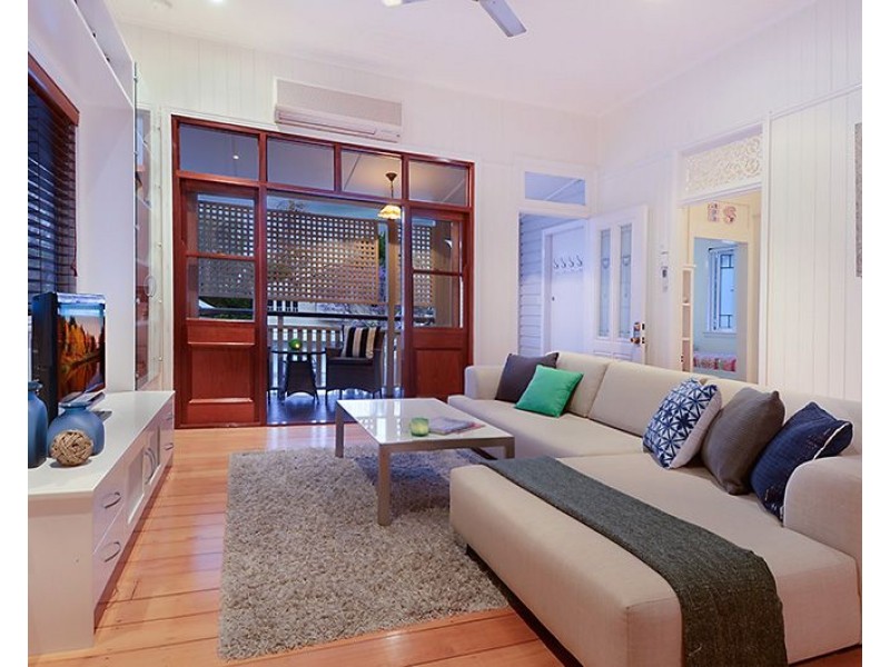 18 Robe Street, Newmarket QLD 4051