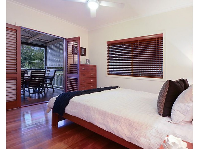 18 Robe Street, Newmarket QLD 4051