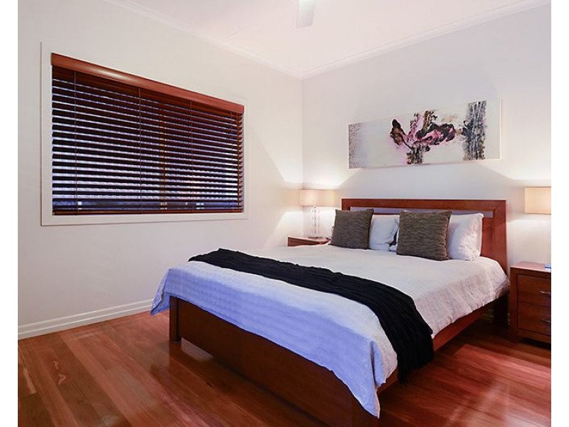 18 Robe Street, Newmarket QLD 4051