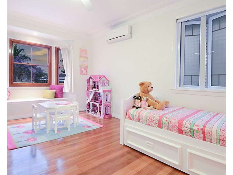 18 Robe Street, Newmarket QLD 4051