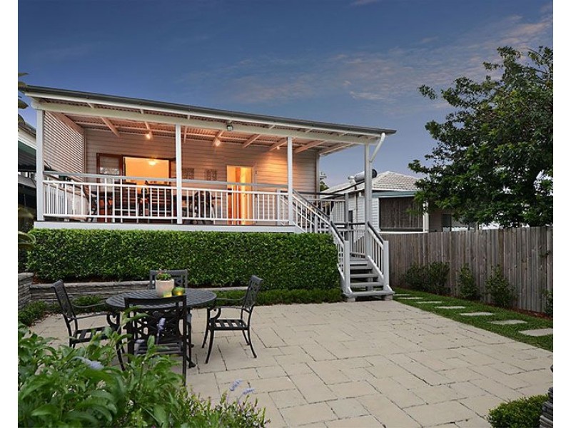 18 Robe Street, Newmarket QLD 4051