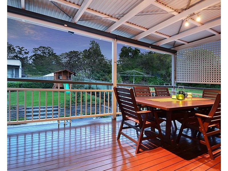 18 Robe Street, Newmarket QLD 4051