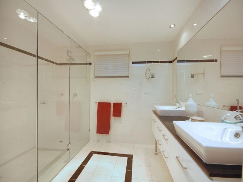 77 Oxlade Drive, New Farm QLD 4005