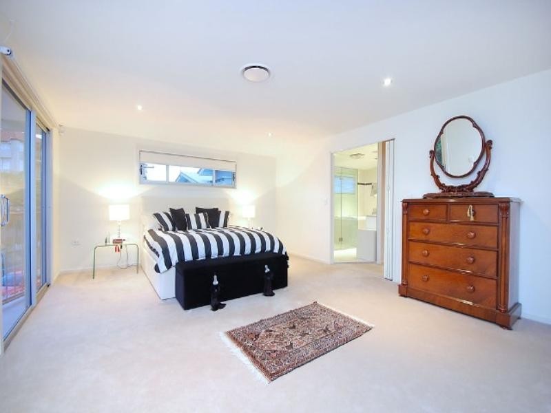 77 Oxlade Drive, New Farm QLD 4005