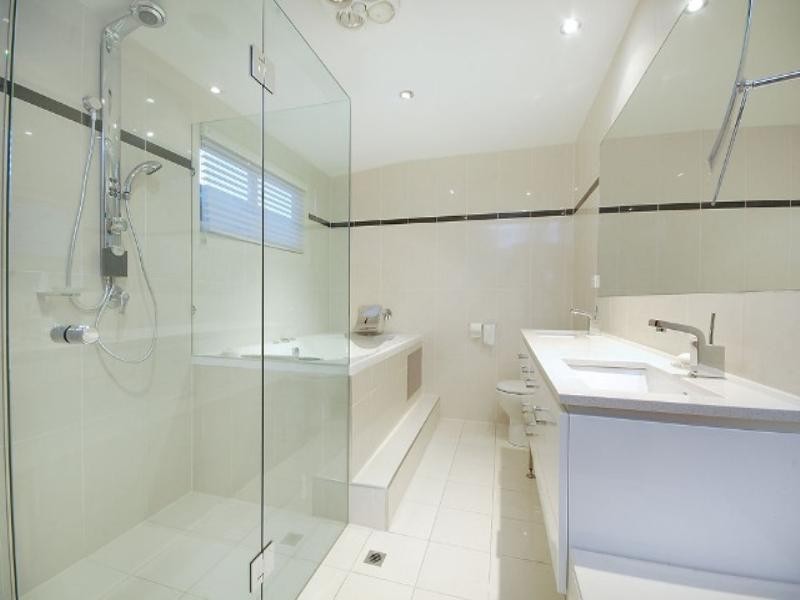 77 Oxlade Drive, New Farm QLD 4005