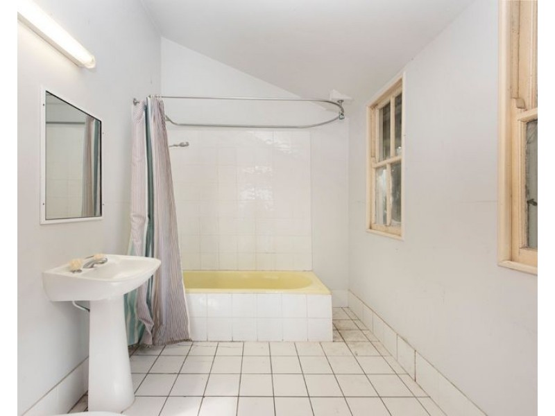 18 Doncaster Street, Hendra QLD 4011