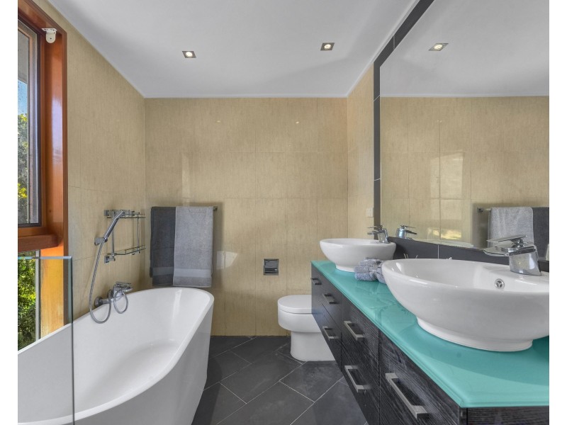 17 Kemble Street, Clayfield QLD 4011