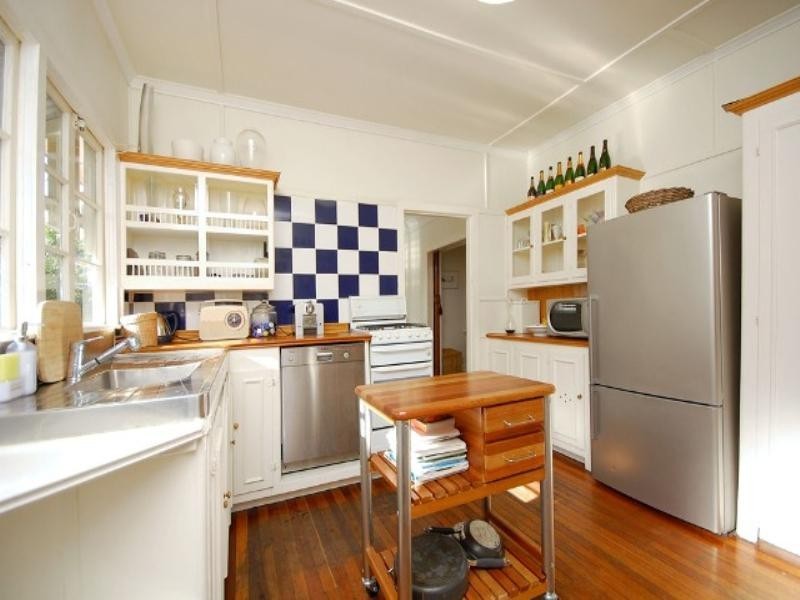 18 Lynell Street, Hamilton QLD 4007