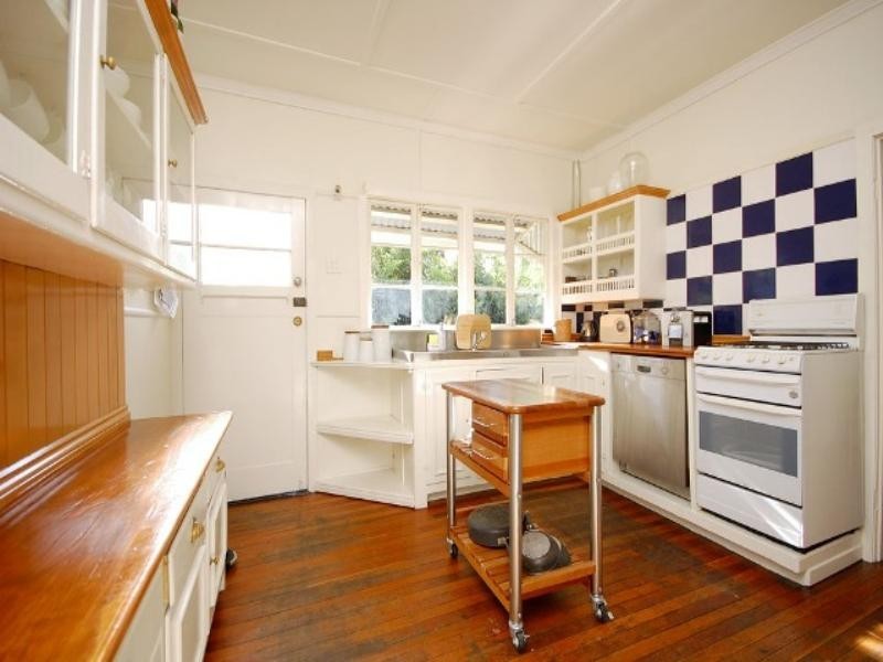 18 Lynell Street, Hamilton QLD 4007