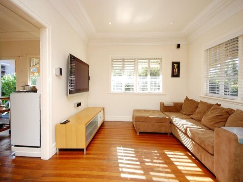 18 Lynell Street, Hamilton QLD 4007