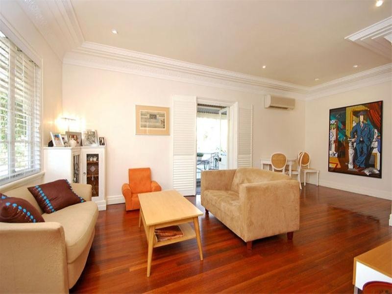 18 Lynell Street, Hamilton QLD 4007