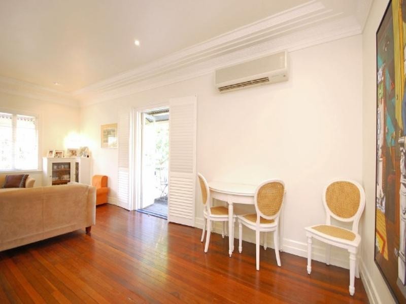 18 Lynell Street, Hamilton QLD 4007