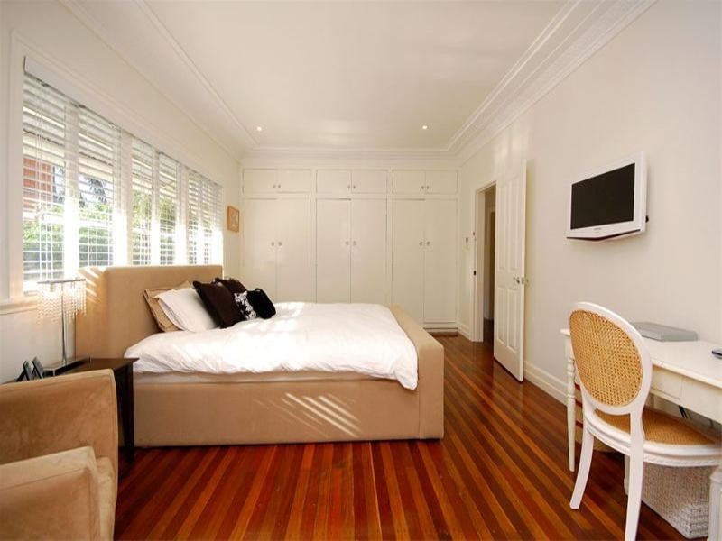 18 Lynell Street, Hamilton QLD 4007