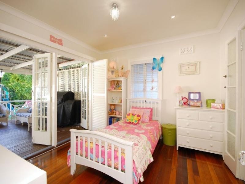 18 Lynell Street, Hamilton QLD 4007