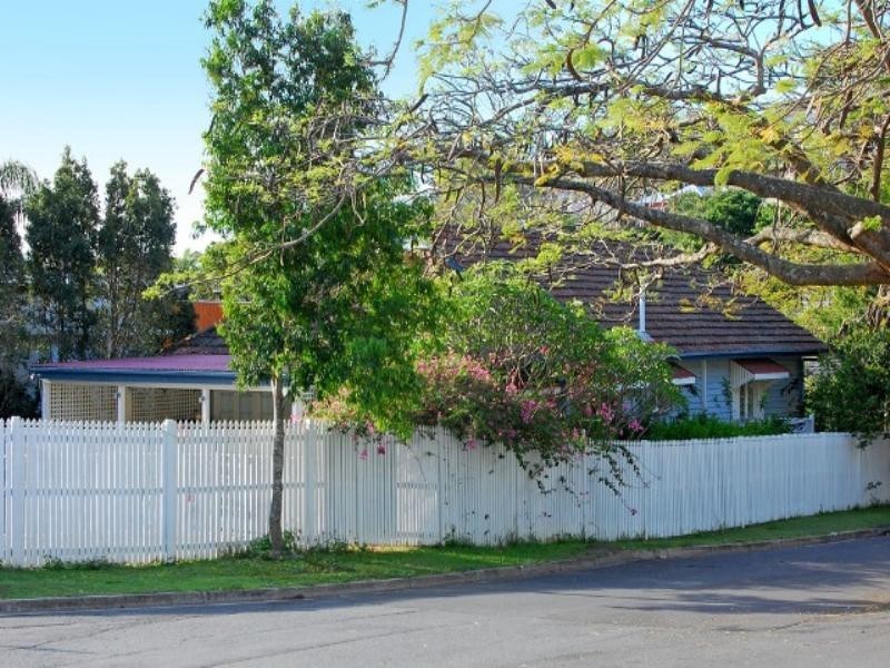 18 Lynell Street, Hamilton QLD 4007