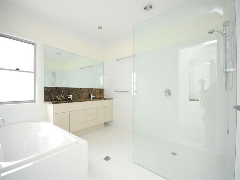 10 Harding Street, Hendra QLD 4011