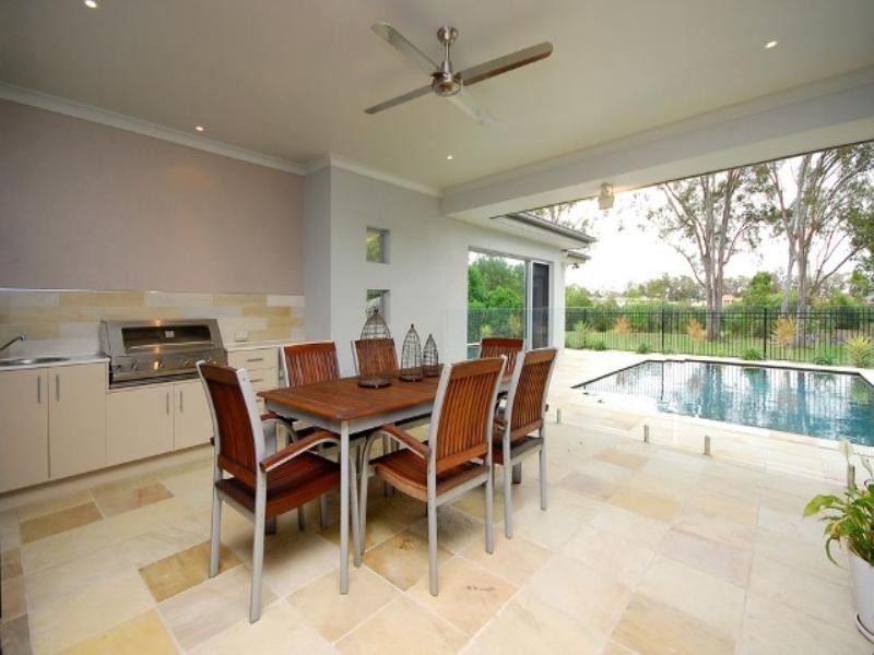 30 Somerset Drive, Carseldine QLD 4034