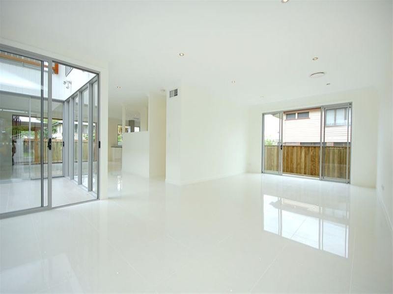 12 Harding Street, Hendra QLD 4011