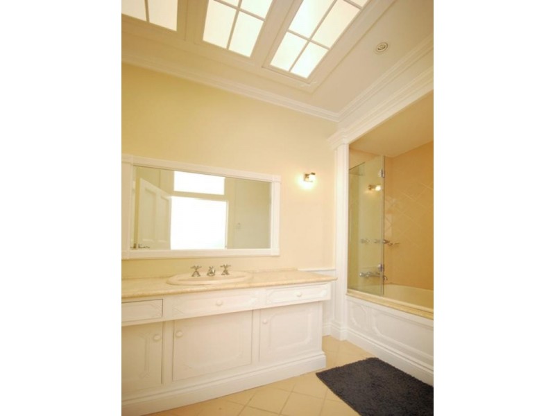 43 Crescent Road, Hamilton QLD 4007