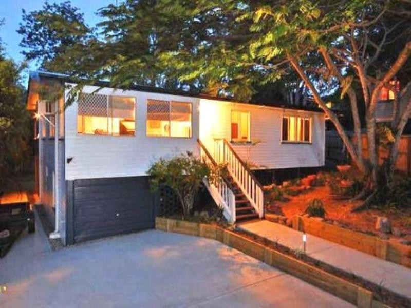 2 Aldren Street, Stafford Heights QLD 4053