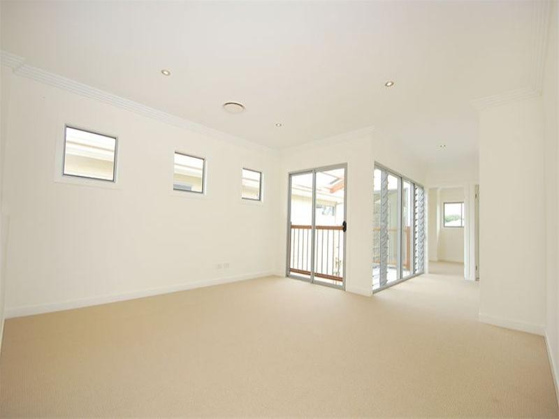 12 Harding Street, Hendra QLD 4011