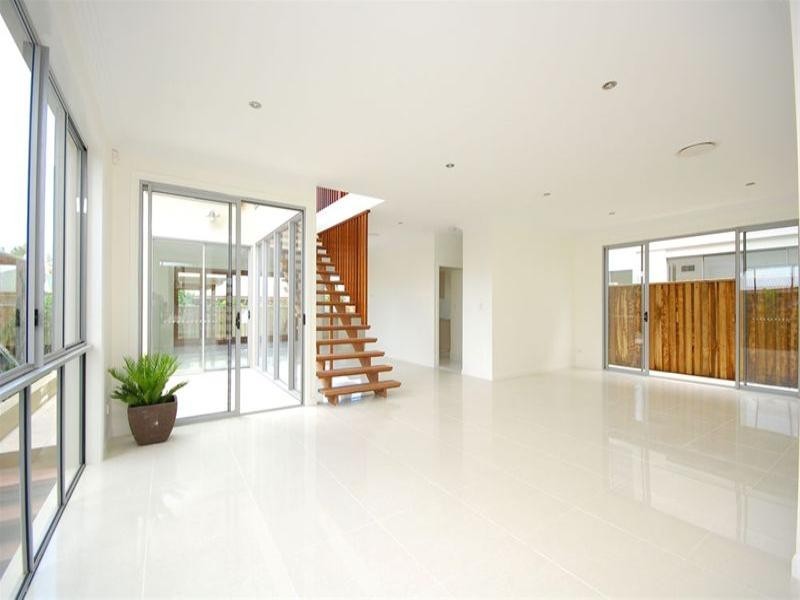 10 Harding Street, Hendra QLD 4011