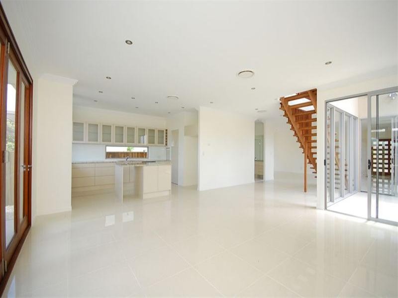 10 Harding Street, Hendra QLD 4011