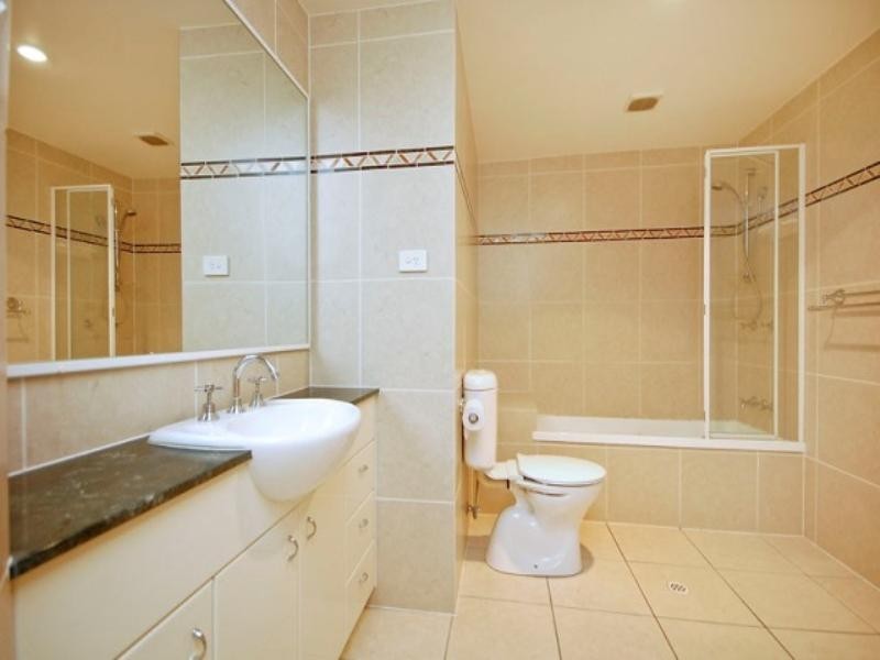 8/47 Racecourse Road, Hamilton QLD 4007