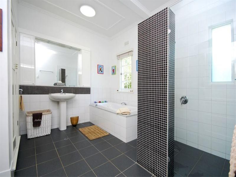 8 Bale Street, Ascot QLD 4007