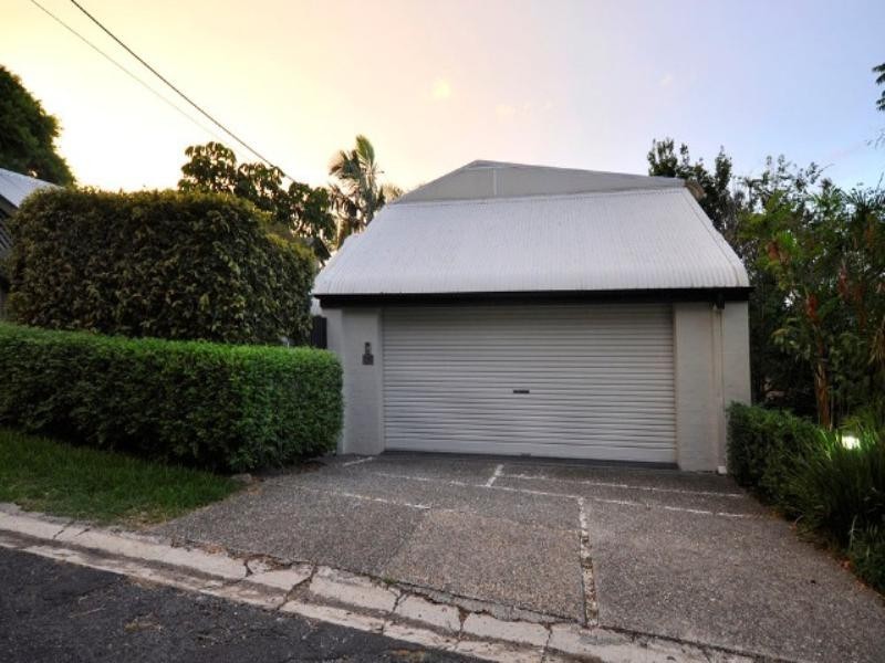 8 Pleasant Street, Red Hill QLD 4059