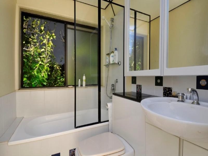 8 Pleasant Street, Red Hill QLD 4059