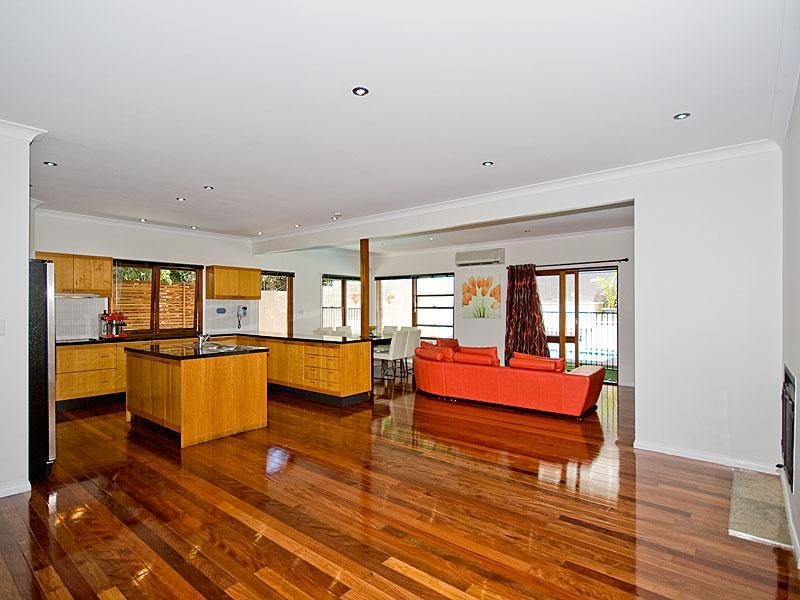 37 Lynell Street, Hamilton QLD 4007