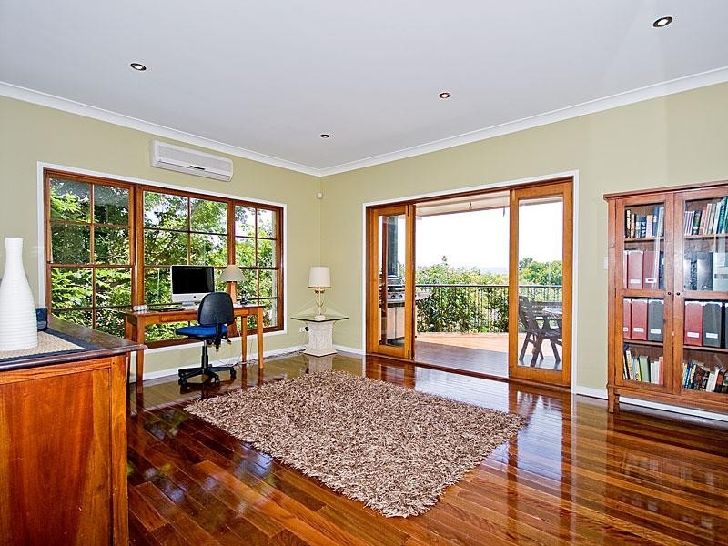 37 Lynell Street, Hamilton QLD 4007