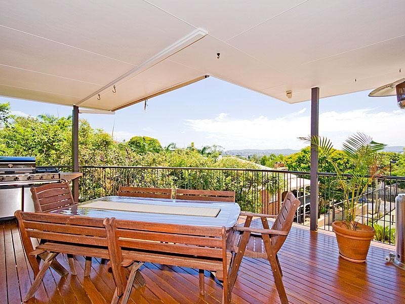 37 Lynell Street, Hamilton QLD 4007