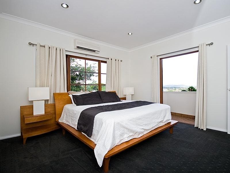 37 Lynell Street, Hamilton QLD 4007