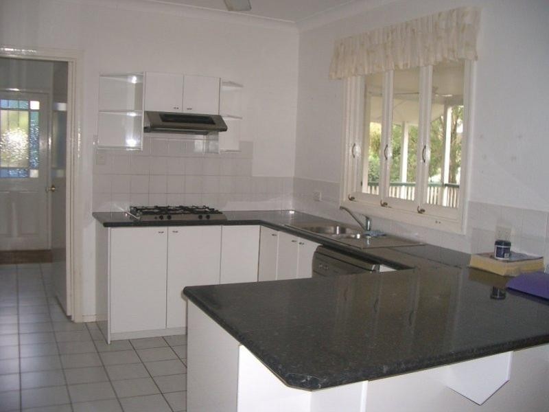 24 Joynt, Hamilton QLD 4007