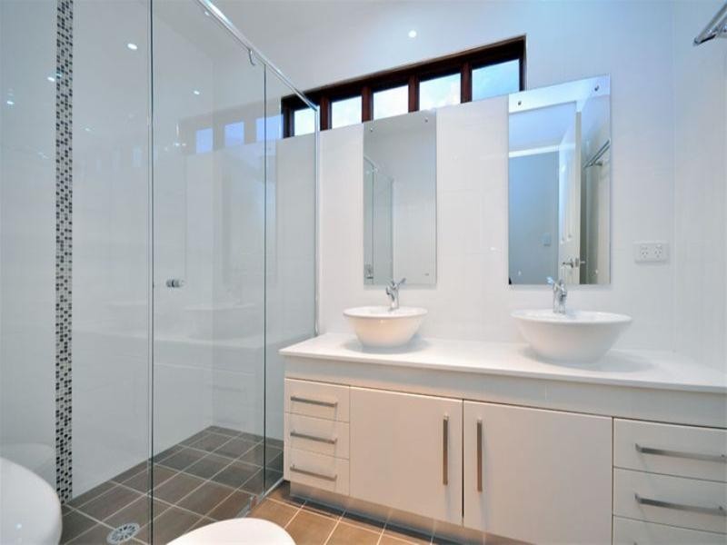 2 Rous Street, Hendra QLD 4011