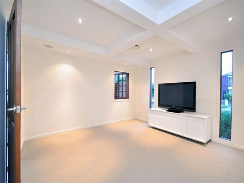 2 Rous Street, Hendra QLD 4011