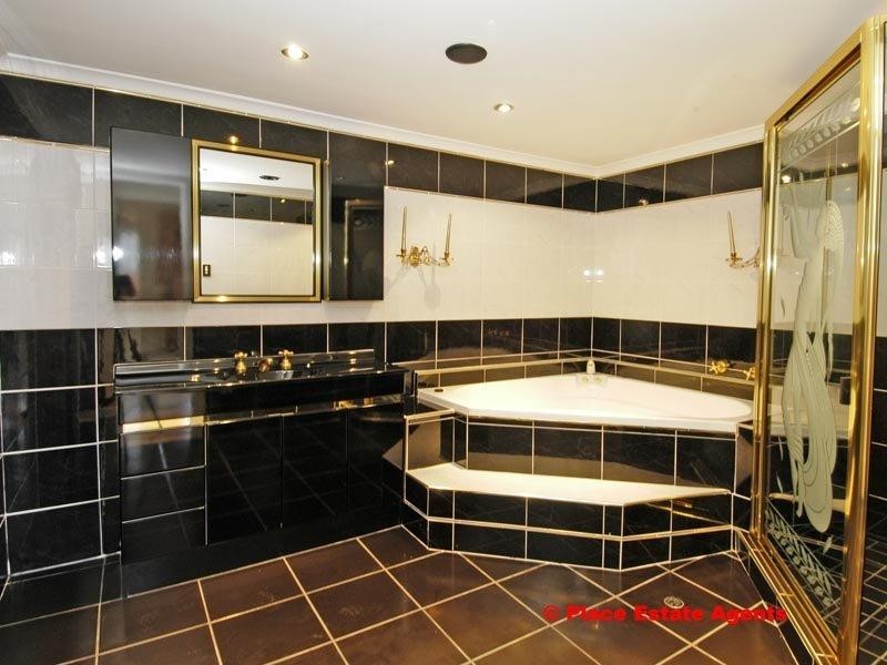 6 Comus Crescent, Ascot QLD 4007