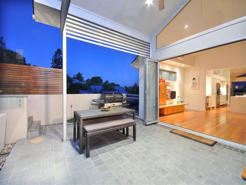 8 Sixth Avenue, Windsor QLD 4030
