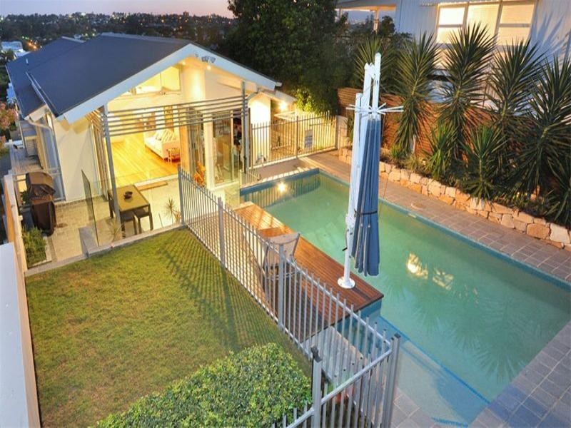 8 Sixth Avenue, Windsor QLD 4030