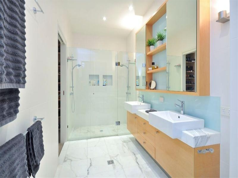 8 Sixth Avenue, Windsor QLD 4030