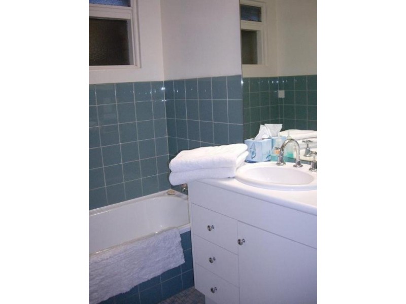 2/107 Windermere Road, Hamilton QLD 4007