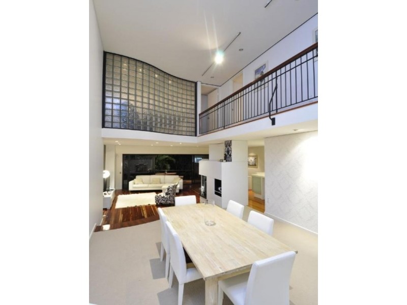 8 Pleasant Street, Red Hill QLD 4059